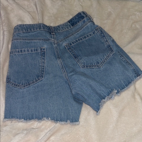 Hollister high rise Jean shorts - Picture 3 of 4